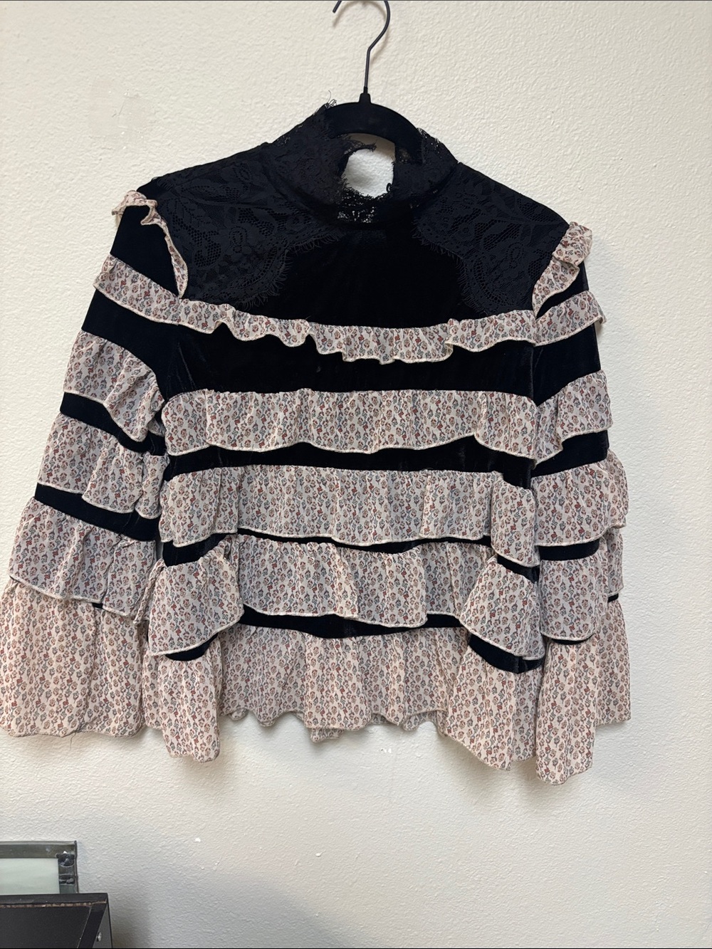 POL Ruffle Velvet Blouse - Picture 3 of 5